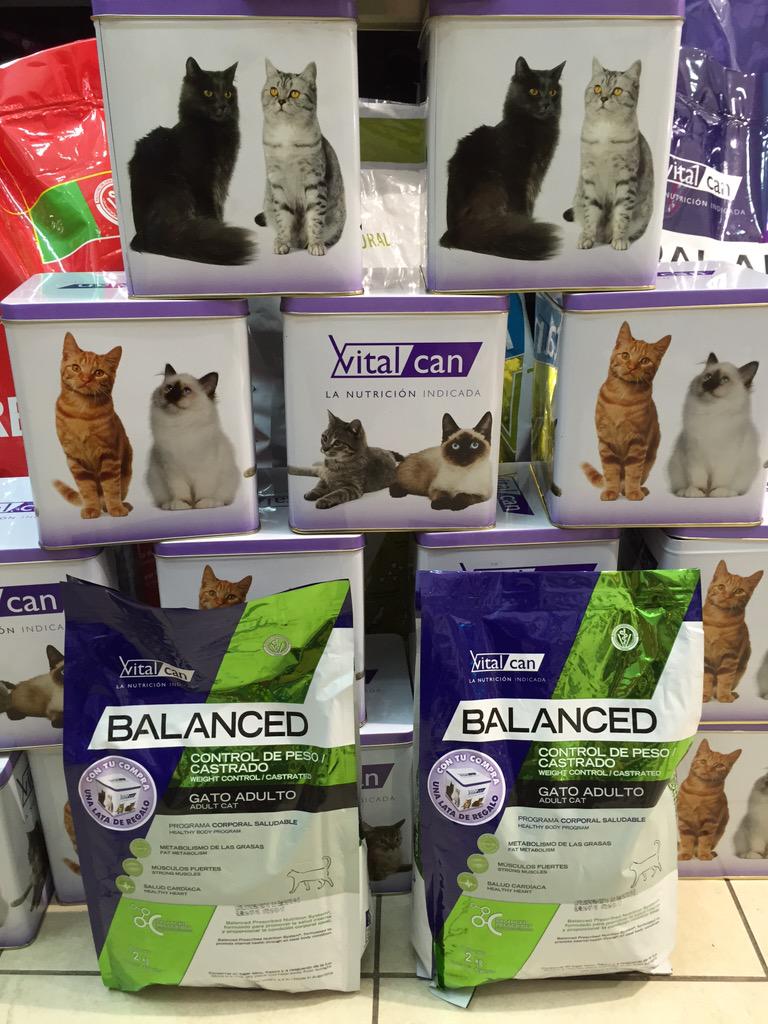 Total_Pet's tweet photo. Comprando Vitalcan gato control de peso x 2kg te llevas de regalo una lata para guardar el alimento de tu gato! http://t.co/F6zEk0gin0