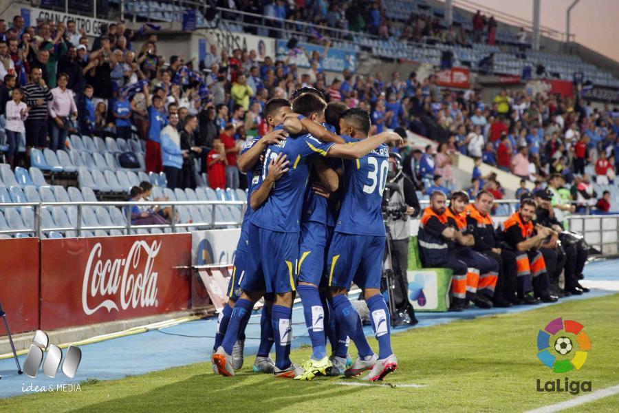 LaLiga's tweet photo. El @GetafeCF encuentra el camino de la victoria ante el @MalagaCF.
Las claves: http://t.co/avRFpOO6Du #GETvMCF http://t.co/wxh12JsQNv