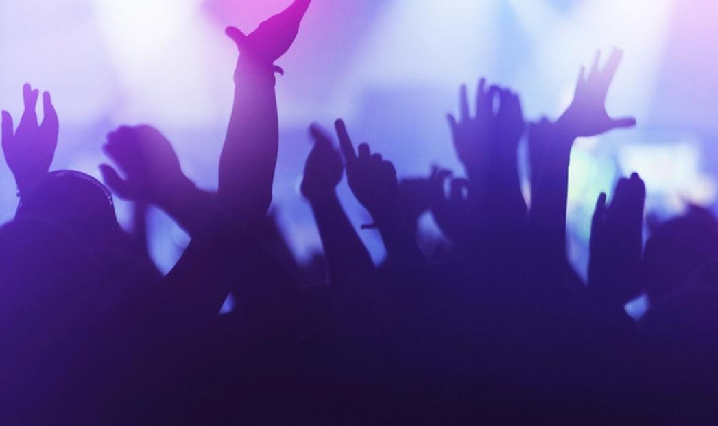 MiiDealsChicago's tweet photo. Glendale Heights Deal! #AmericanIdol Singers Elliott Yamin &amp; Blake Lewis $9 (Sept 24) #tickets http://t.co/2NJ5bqJwfE http://t.co/yvVQ6vzSWJ