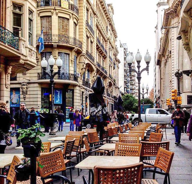 Salir por Rosario, Santa Fe siempre es una fotografía en cada esquina.