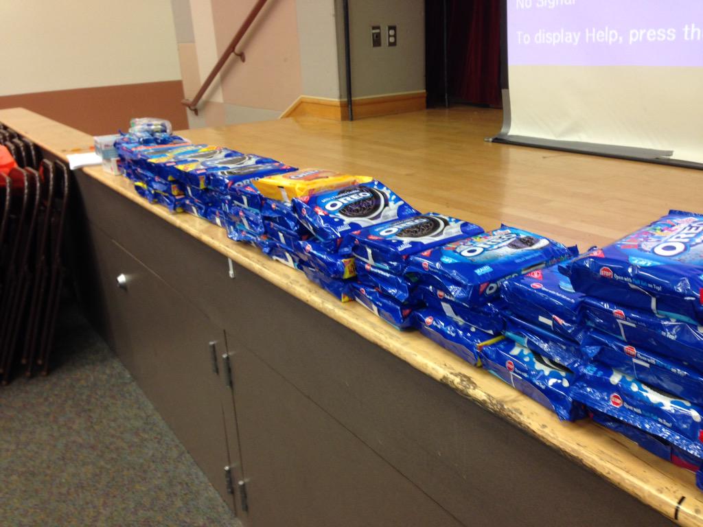 MrBedleysClass's tweet photo. Hey @Oreo @nabisco ... Let the #STEM learning begin #oreostacking here @PVIUSD @jenwagner http://t.co/pyWD3B4f7D