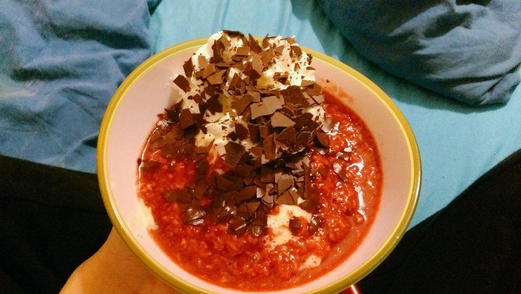 Savannah_Nixon_'s tweet photo. Icecream 😍😋 #icecream #hotraspberry #raspberry #cream #chocolate #elanum #yummy http://t.co/PWpCohDQXj