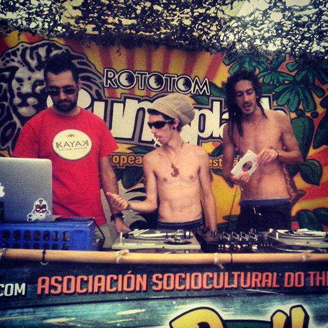 dothereggaeguia's tweet photo. #WeLike your #Photo polokselektah! Kayak Sounds en el #rototomsunsplash2015! Muchas gracias a #masjahmasound, #dother http://t.co/i3EYZi1Vi4