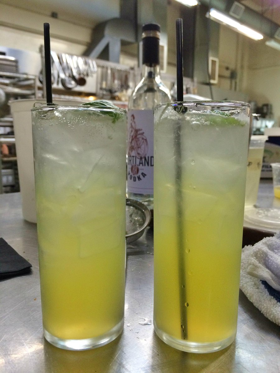 Cheers to the weekend with a refreshing Honey Basil Collins by cocktail extraordinaire @MagarianRyan! #PDXdrinks