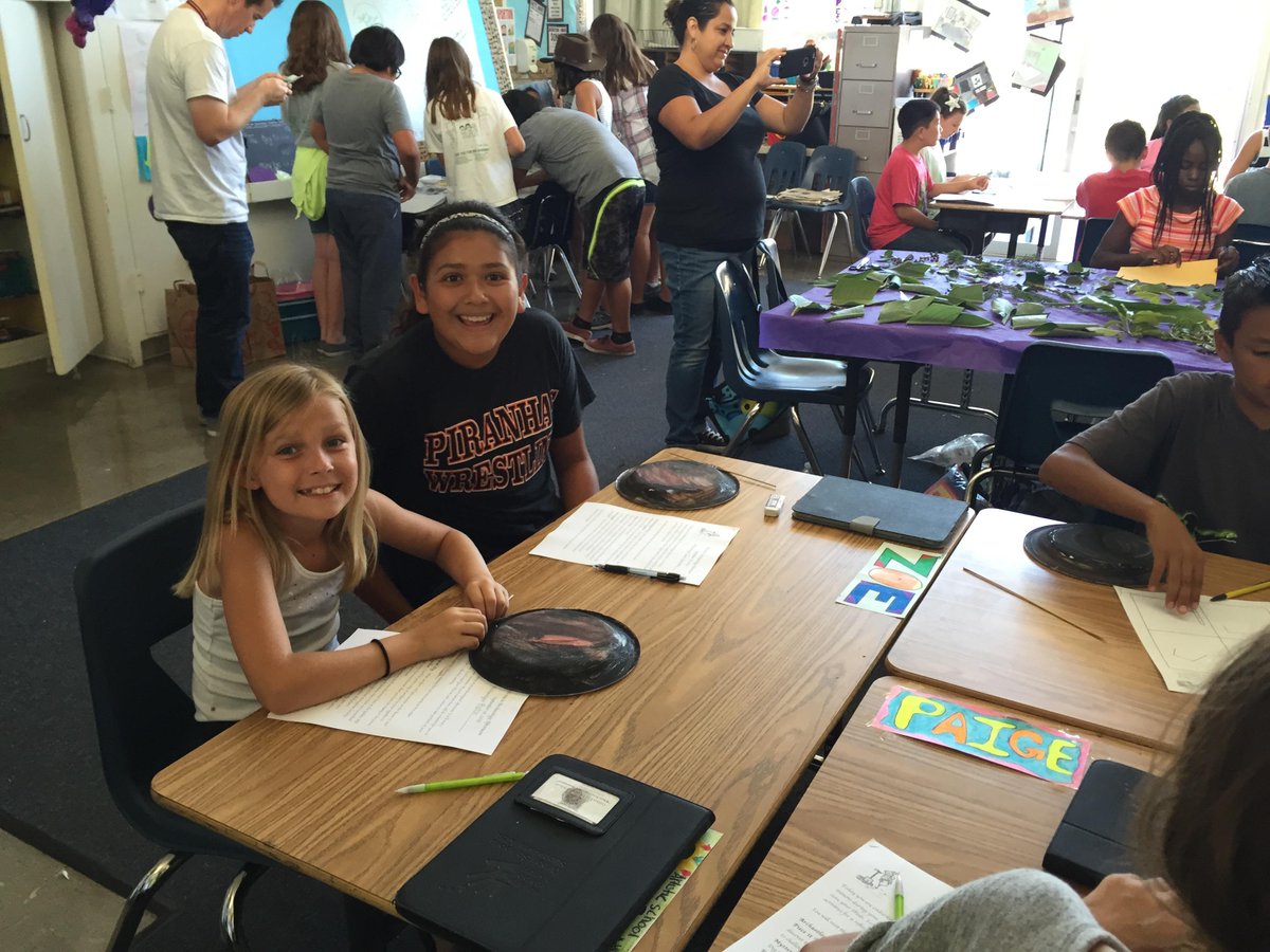 AmybSylvester's tweet photo. Archaeology Afternoon! Fossils and Artifacts and Fun! #DiggingforKnowledge @MrMsClassGH @GHElementary http://t.co/nDIVP69ljZ