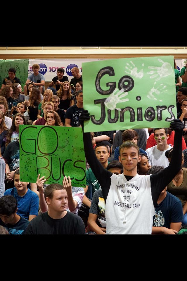 KillinNChillen's tweet photo. My Fox prep rally #myfoxprep http://t.co/uYCgbs2rUV