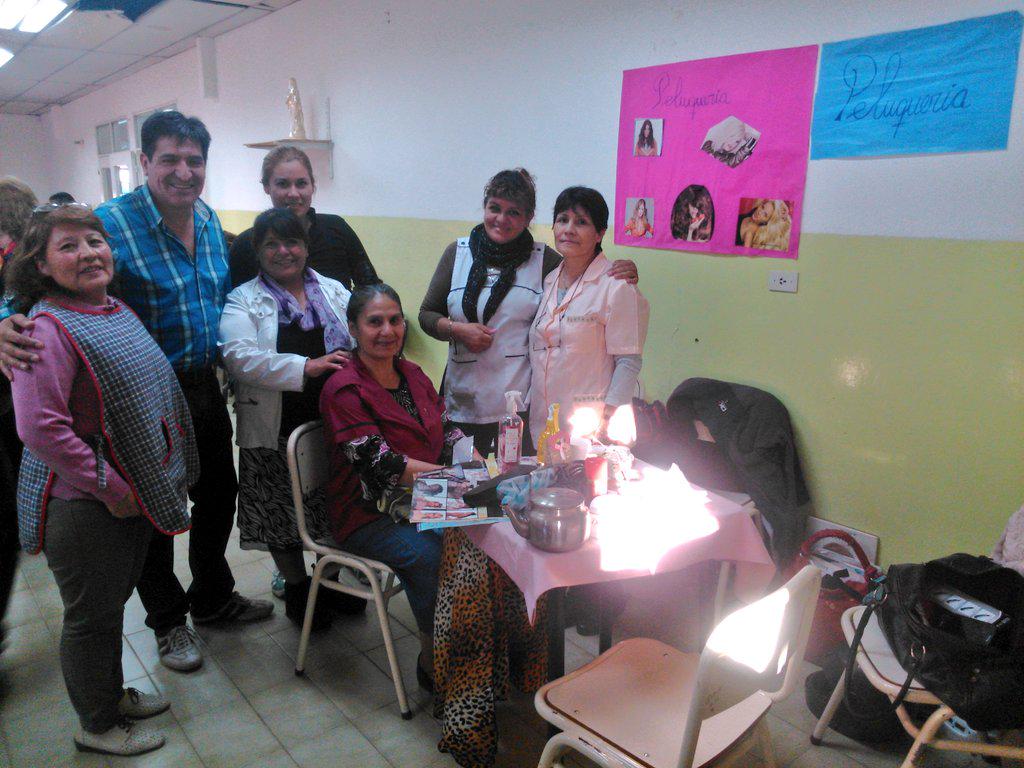 munitw's tweet photo. #Trelew  "Taller de Peluquería" del Plan Integral de Promoción Social en CPS Bº Tiro Federal @MuniTrelew http://t.co/zUOhVDgq8E