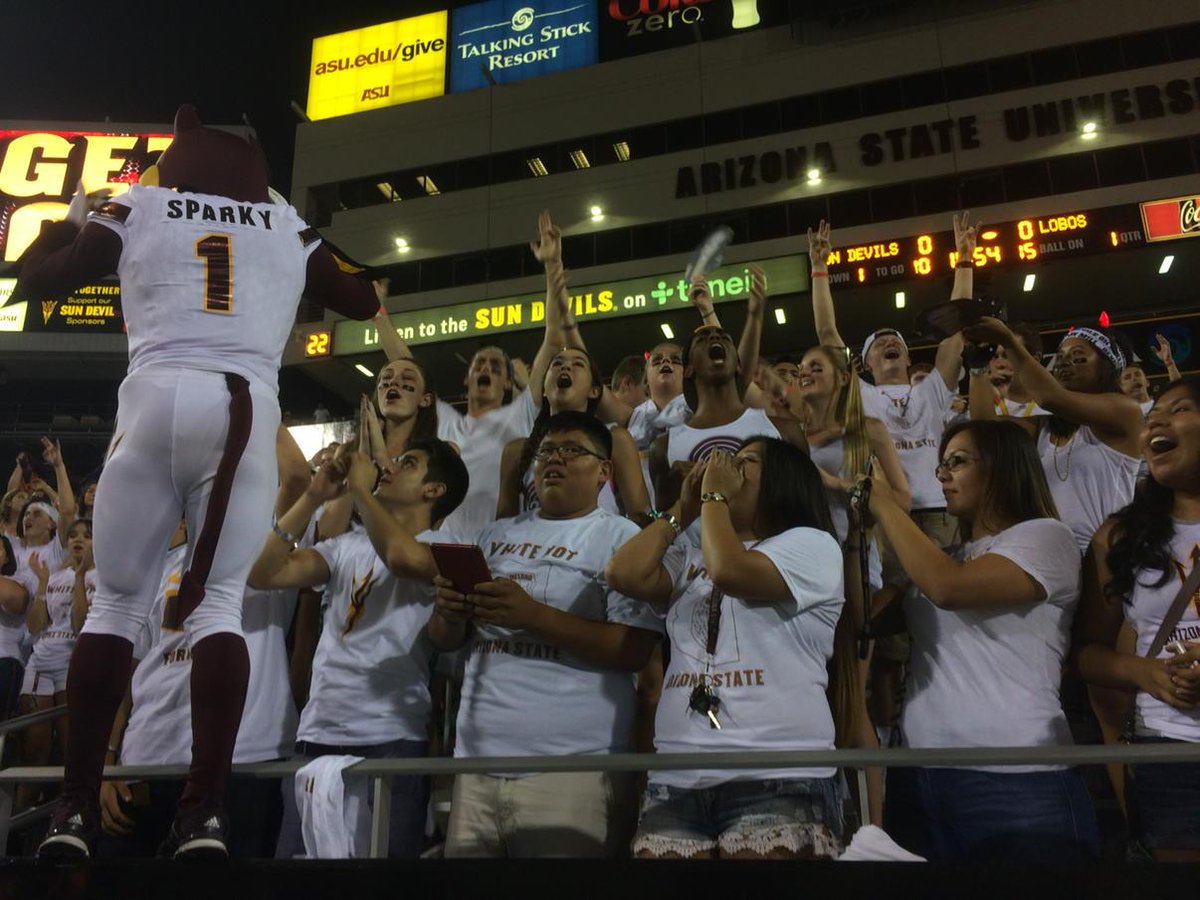 EvanWebeck's tweet photo. This is what happens when an opponent starts deep in their own territory now #DoubleInferno #CampusRush http://t.co/iRbVVaWhyp