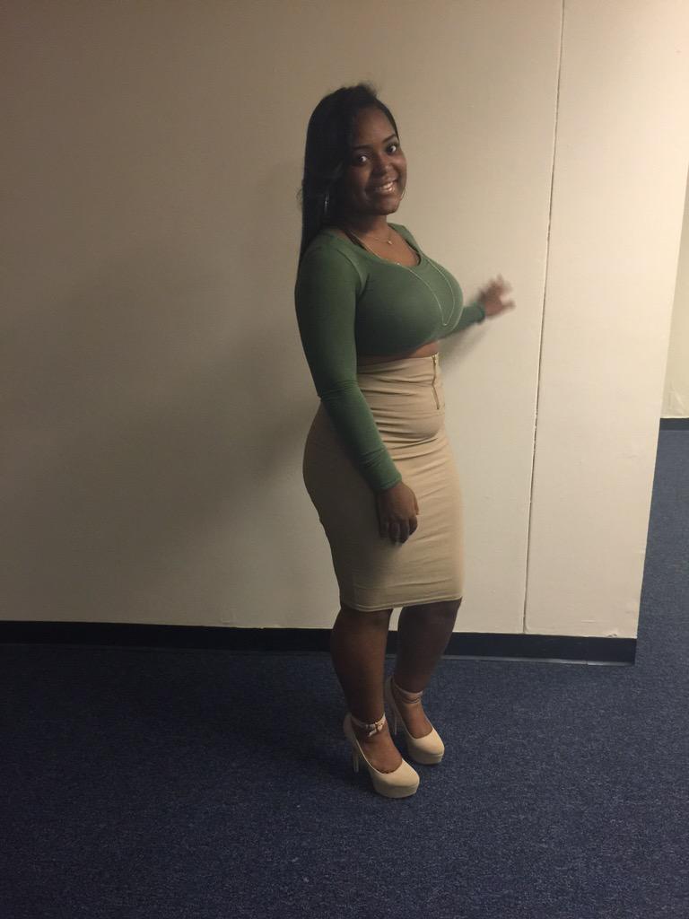 Dollish_Dimples's tweet photo. #OUicebreaker 💅🏾💁🏽 http://t.co/9VDIWHl0XD