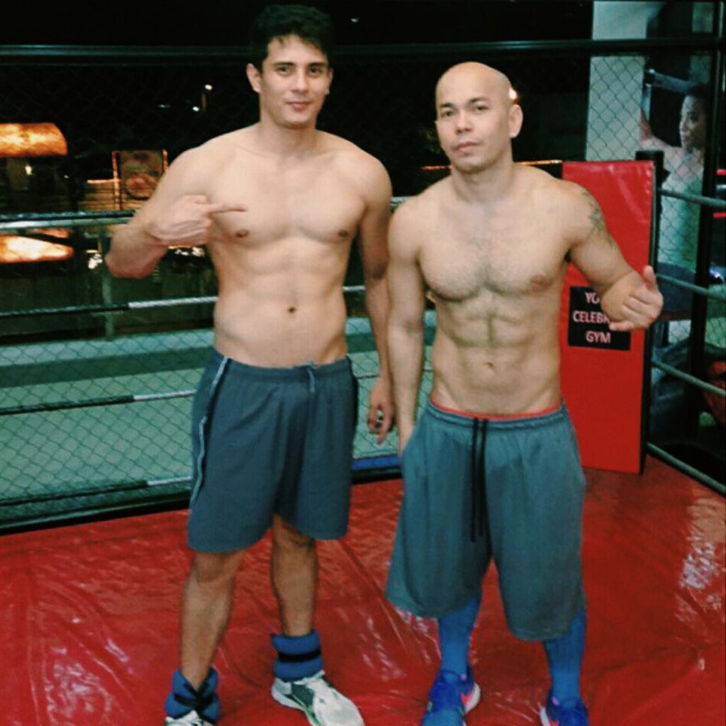 TheBillyJames's tweet photo. Sun's out, guns out! @ejay21falcon is killing it at Billy James Fitness Center!

Photo from http://t.co/HkqhO7hJk0 http://t.co/30fQxmk6KG