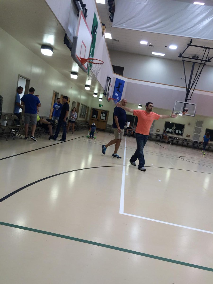 CrossFITstudent's tweet photo. So it begins! 5th quarter tonight @FlatwoodsChurch after the game are you coming? http://t.co/YHQzbFXPTy