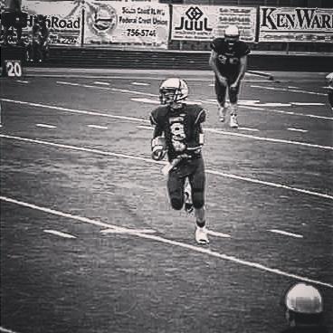 stoffey_9's tweet photo. Football is a way of life.🏈 http://t.co/CRLARMpYoG