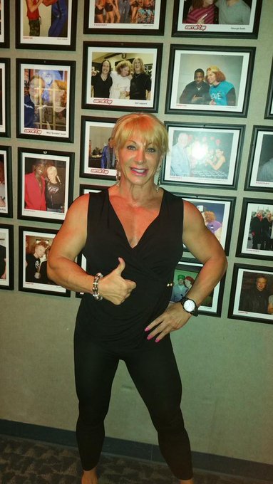 Can I join the wall of fame? Can we compare biceps again? @RealCarrotTop http://t.co/PwHVu5TthU<a href="/tag/glutes"class="tags"><span>#glutes</span></a><a href="/tag/thongthursday"class="tags"><span>#thongthursday</span></a><a href="/tag/femalemuscle"class="tags"><span>#femalemuscle</span></a>