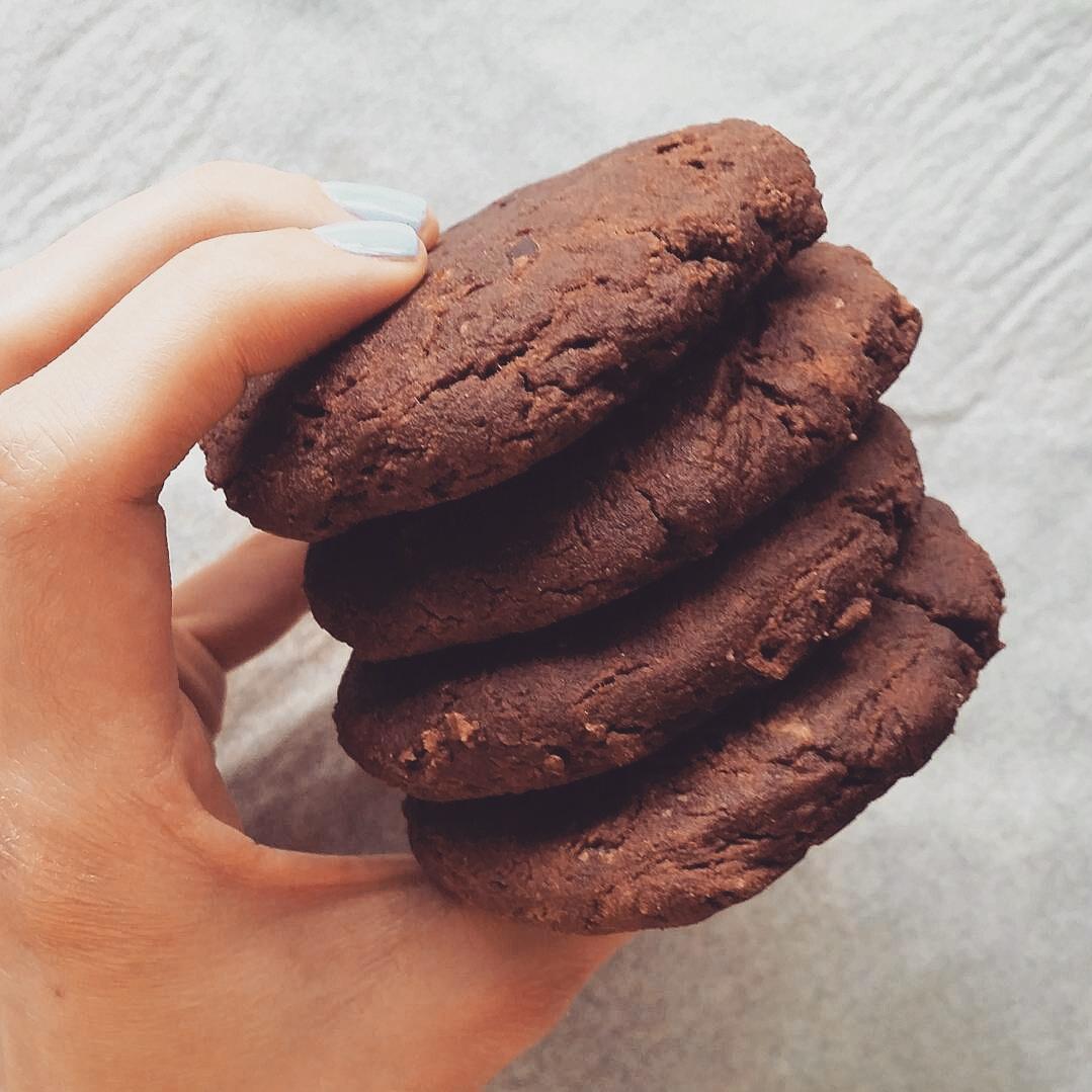LydiaTeff's tweet photo. #vegan , #high carb and #glutenfree  double choc chip #cookies  were made by  using #lydiateff #teff flour! Yum 😁 http://t.co/A5J1eudxoX