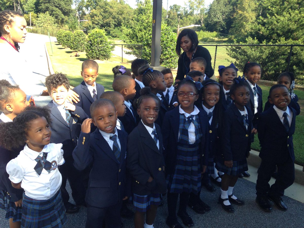 Ms Cook's 1st grade class @ New Life Christian Academy of Achievers &amp; @cbs46 wx lab; perfect together. Great time!