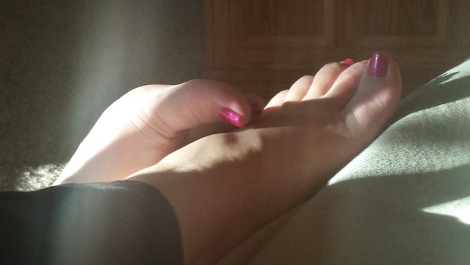 Pretty pretty feet! http://t.co/IYMyJdffgW #footfettish #niteflirt #bbwmistress http://t.co/1t87xjnQ<a href="/tag/footfettish"class="tags">#footfettish</a><a href="/tag/niteflirt"class="tags"><span>#niteflirt</span></a><a href="/tag/bbwmistress"class="tags"><span>#bbwmistress</span></a>
