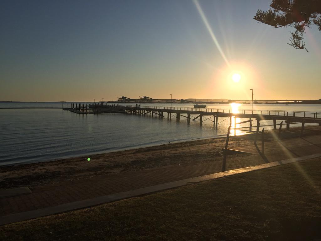 TomGeor33088413's tweet photo. Cracking start to grand final day http://t.co/9QswLa8i8W