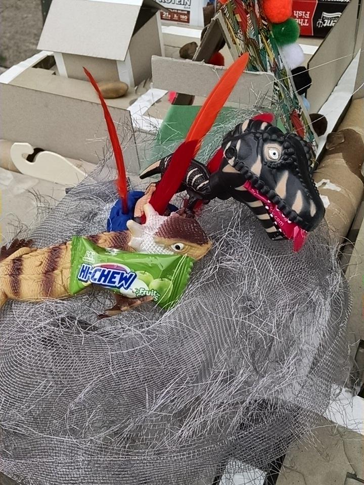 StephVelasco's tweet photo. TIL If dinos had craft supplies &amp; Hi-Chew more of them might've survived the Ice Age #jurassicparklet #SEAparkingday http://t.co/JdqOevIZMU
