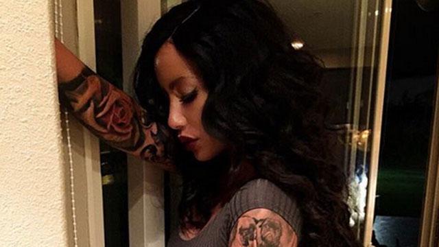 RT @etnow Amber Rose, Is That You?Glamorous long wigs, are they for you?
#wigs #blackwigs
et.tv/1LhmYeL