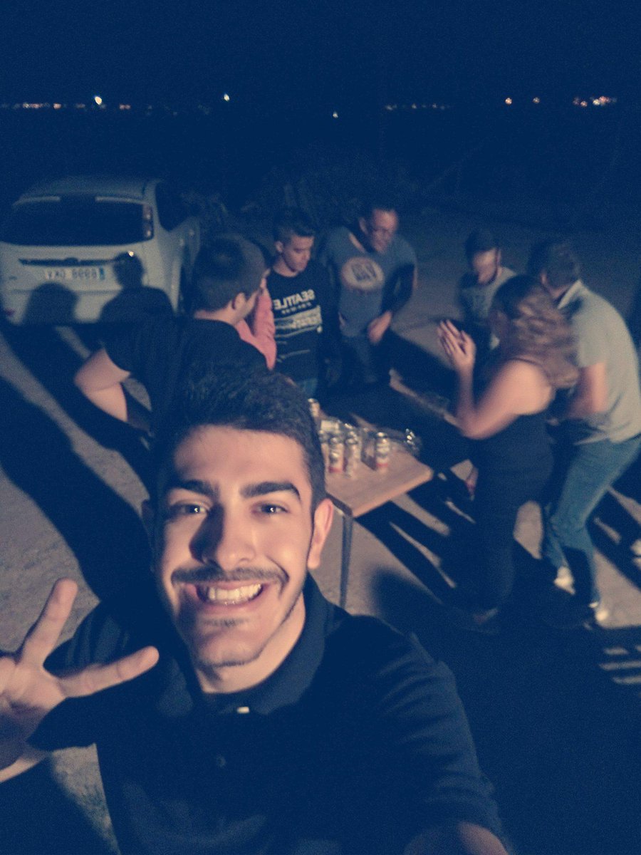pepe_vilanova's tweet photo. Hola, que tengo los mejores amigos del mundo y eso. 👏🙌😇 http://t.co/b8rAlEoFRh