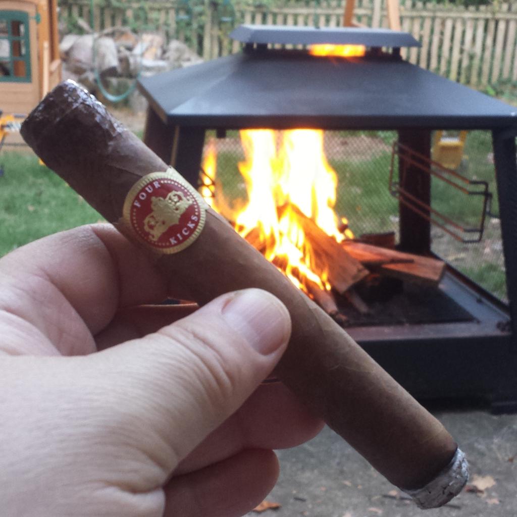 rongrob's tweet photo. My #fourkicksfriday http://t.co/rwdo6trgCM