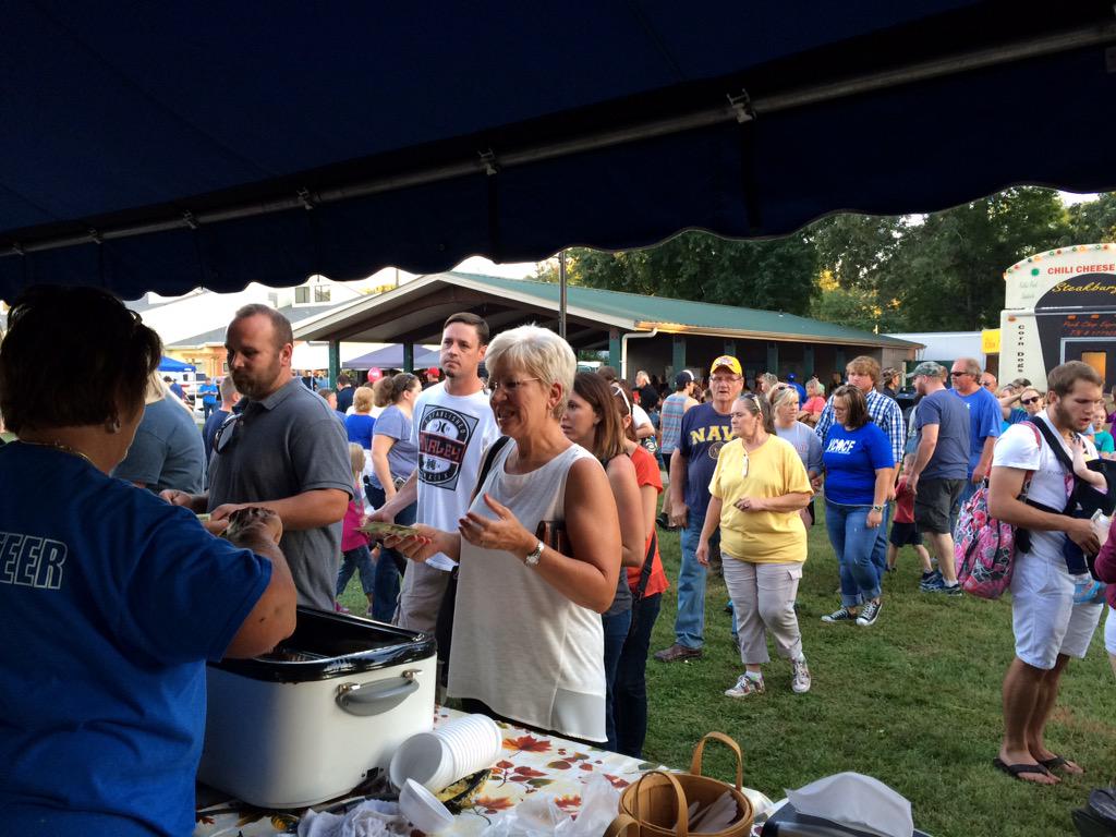 SpoonbreadFest's tweet photo. Record-breaking crowds tonight at the Spoonbread Festival! #spoonbread15 http://t.co/jY5ctHA2lt