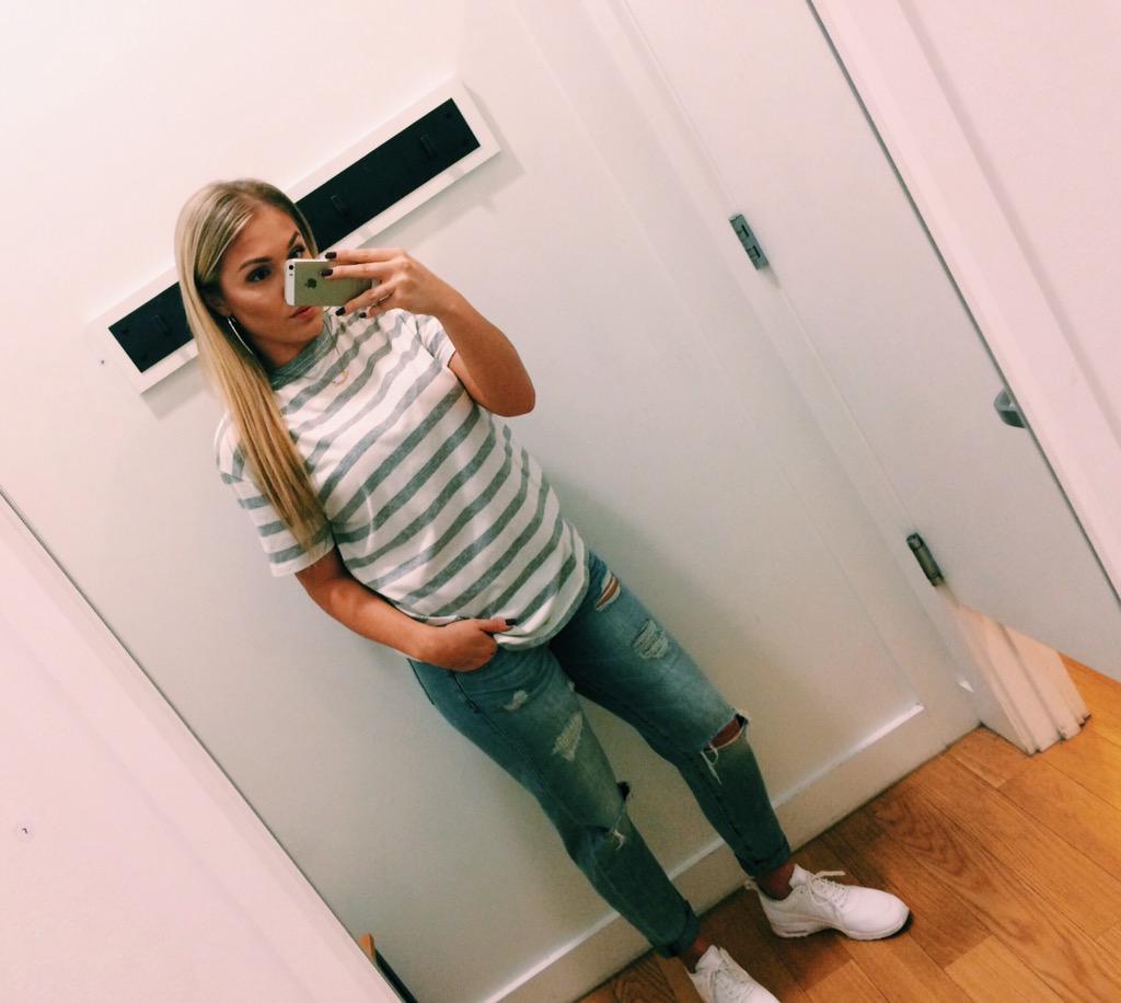 Chloe_Rozay's tweet photo. Live from the fitting room. http://t.co/0URljWKepi
