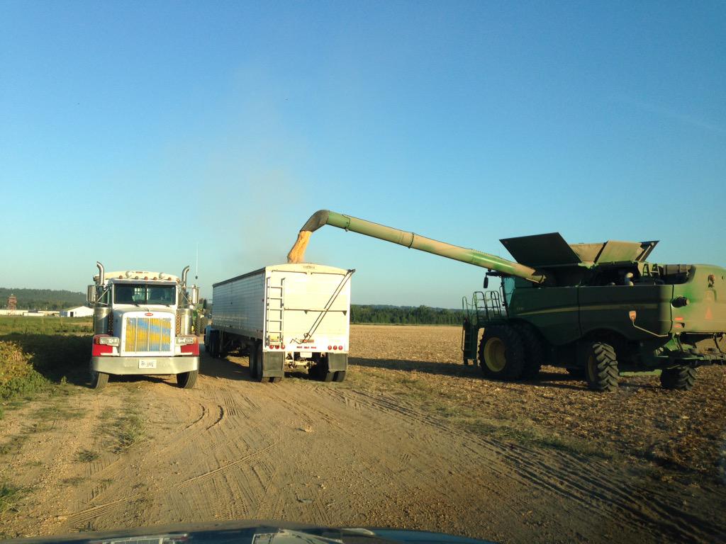 jbtesq's tweet photo. Farmers favorite time of year !! http://t.co/iIjGSI1ljg