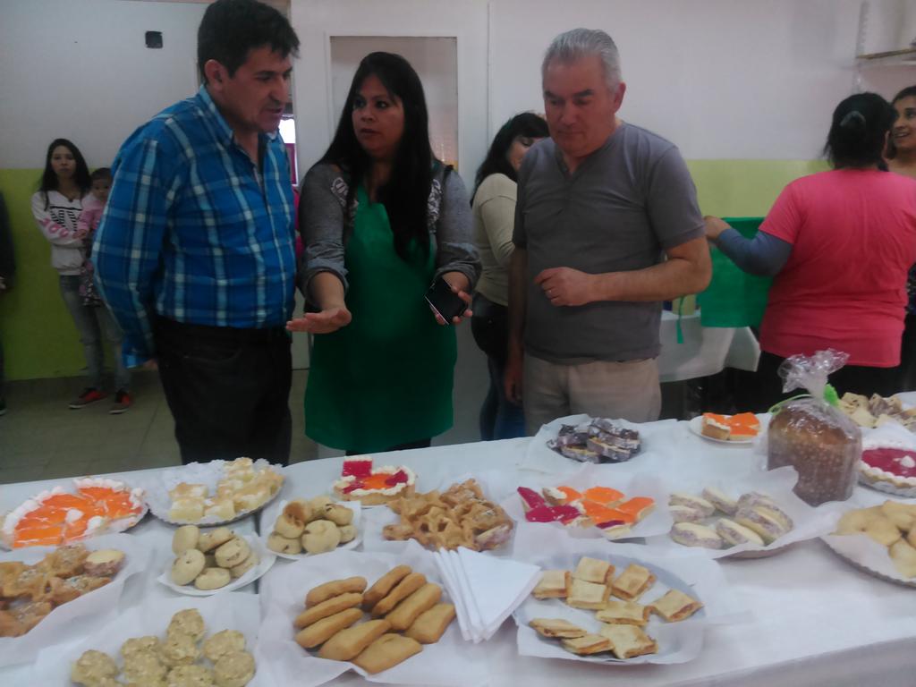 munitw's tweet photo. Municipalidad #Trelew muestra Taller de "panadería artesanal" del Plan Integral de Promoción Social @MuniTrelew http://t.co/dXHIOBIo35