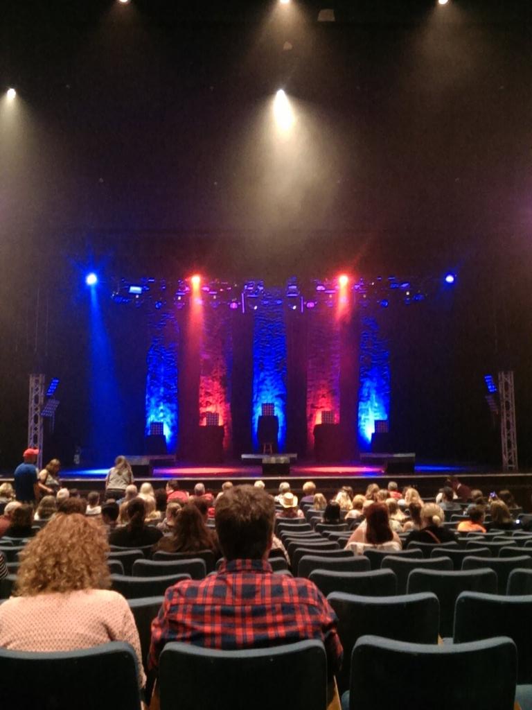 WVosburg's tweet photo. Waiting for the Home Free concert to start 
#queenelizabeththeater 
@KX96 http://t.co/qGuJfpgXK3