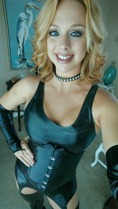 Ready to play! http://t.co/KBImzE0Q2j http://t.co/1YnYNmh27w<a href="/tag/femdom"class="tags"><span>#femdom</span></a>