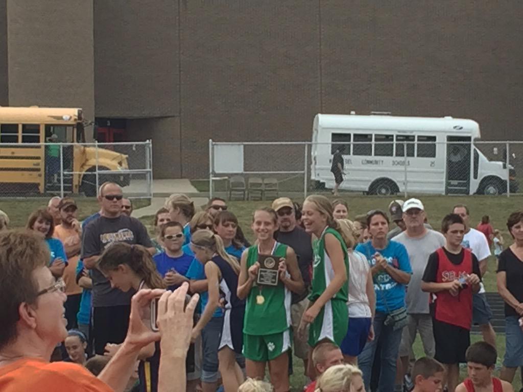 DenaBischoff's tweet photo. Girls take third place overall at Selma Invitational #runthisrace @DenaBischoff @ymsathletics http://t.co/Xtlpwc7u3c