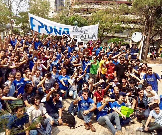 indiogra's tweet photo. No podés quedar indiferente ante un manoseo como este !
#AndateFroilán #PoliNoSeCalla #FPU… http://t.co/Z3j0lNZsBQ http://t.co/BwRo2Byb2G