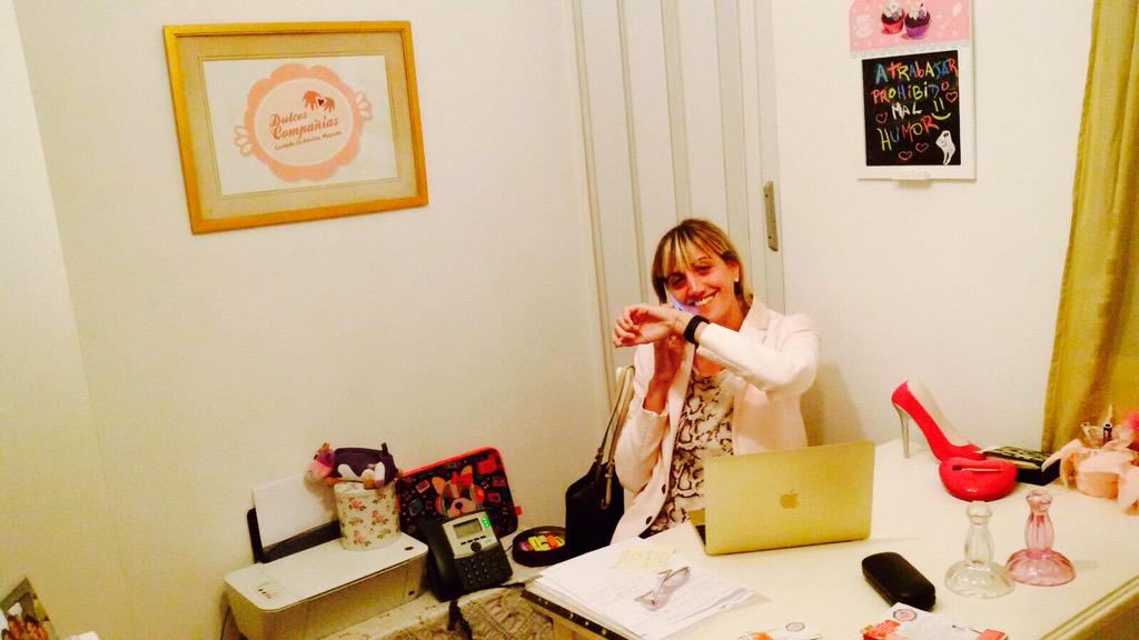 DulcesCom's tweet photo. Terminando jornada laboral #superconectada #estoeslomasdelomas💗 http://t.co/ykFUohAmzt