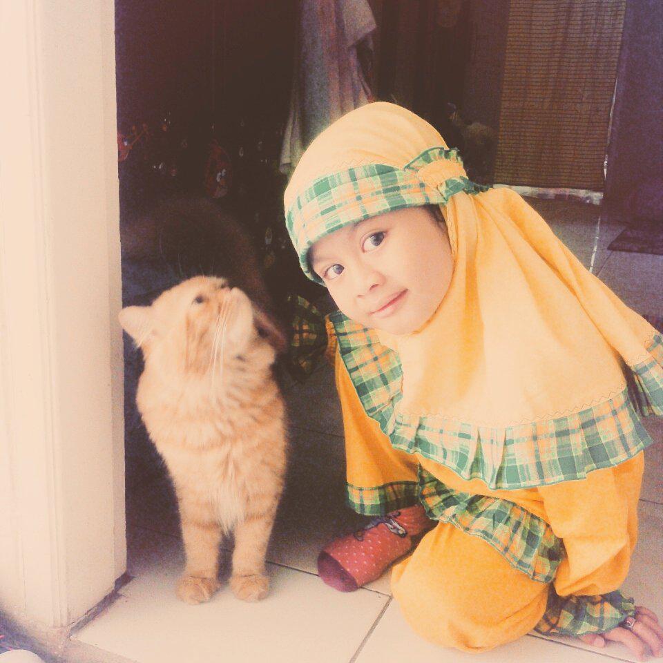Waahh...si dd tumben di banguni ama si mickey 🐱 makasih mickey pesek 😀
