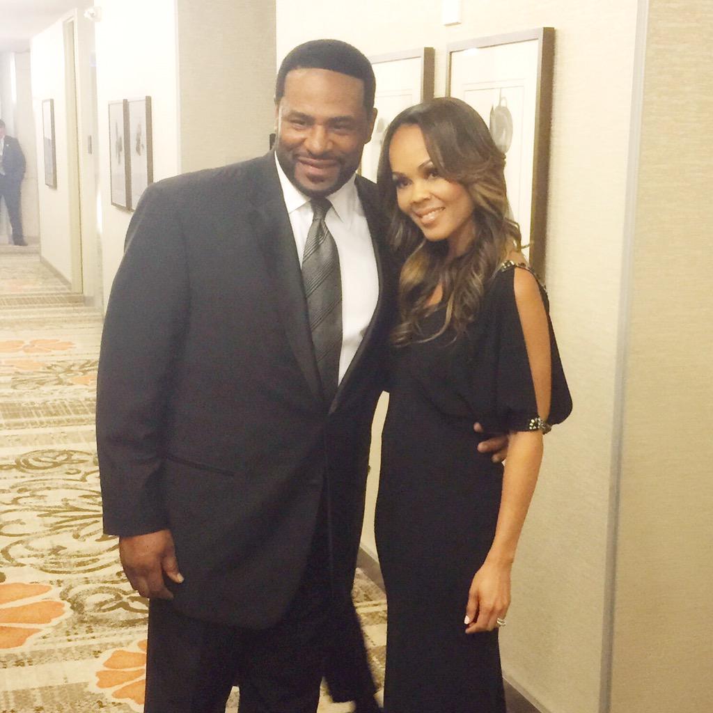 JeromeBettis36's tweet photo. My beautiful wife! #busstopshere #caringforkidsgala http://t.co/2Xkv68qC6G