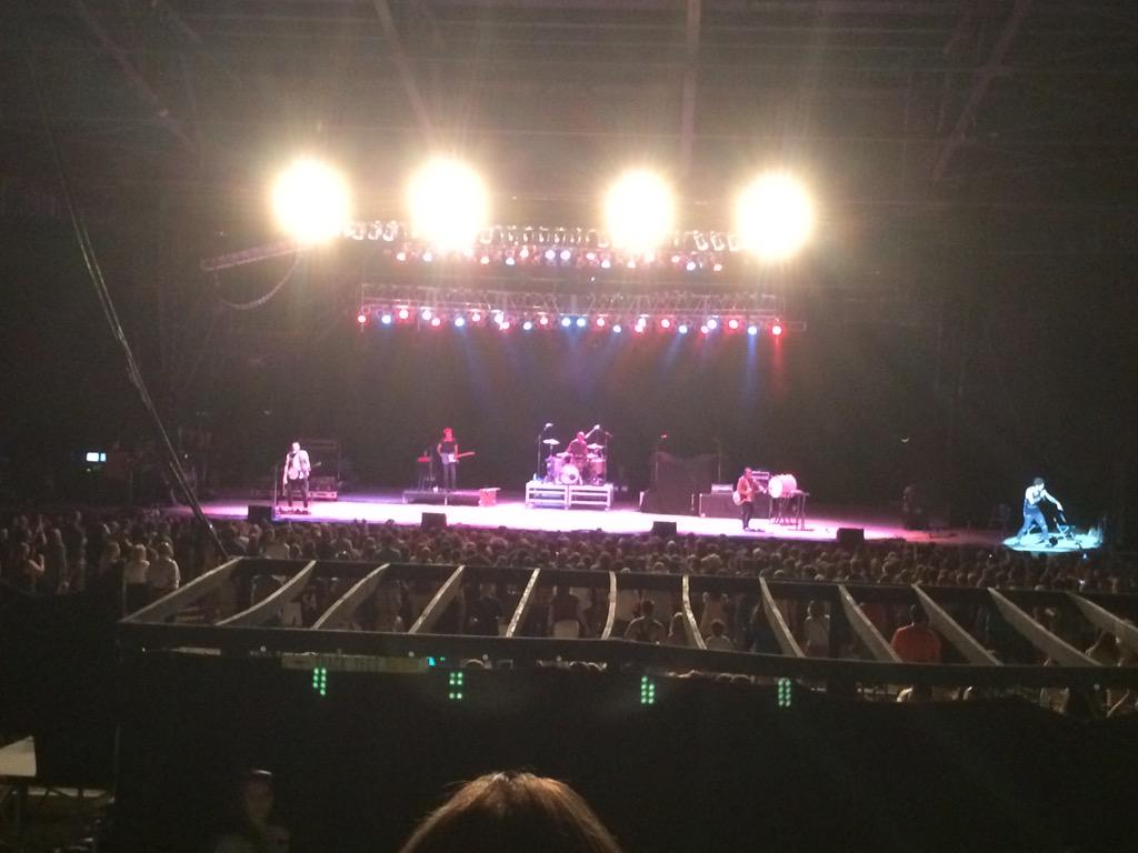 gatto_bianca's tweet photo. @andygrammer watching American authors and can't wait to see you!!! http://t.co/I7hD8P1MpL
