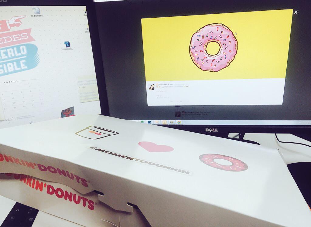 cris__caceres's tweet photo. Gané las 60 donuts gracias a @quanticotrends con #QuanticoRT
La intención era endulzar e inyectar alegría a mi ofi 🍩 http://t.co/PaT4Q5vEki