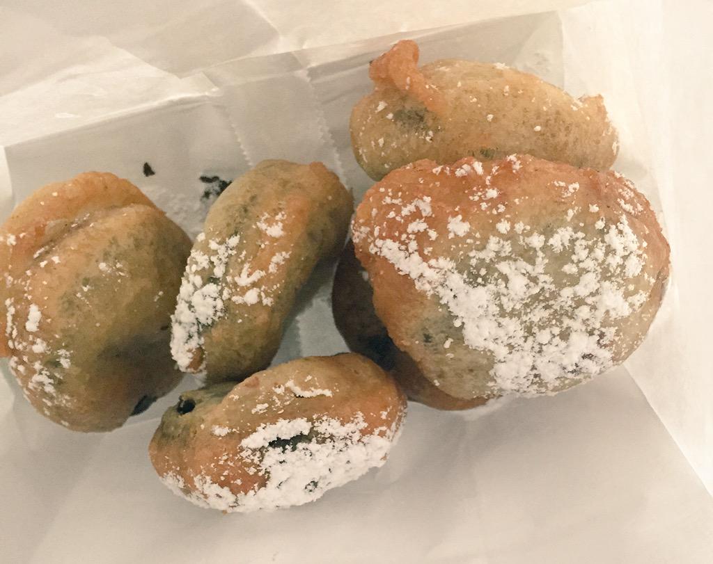 NatRodriguez06's tweet image. In today's second installment of #sweettoothproblems : Oreo zeppoles #SanGennaro