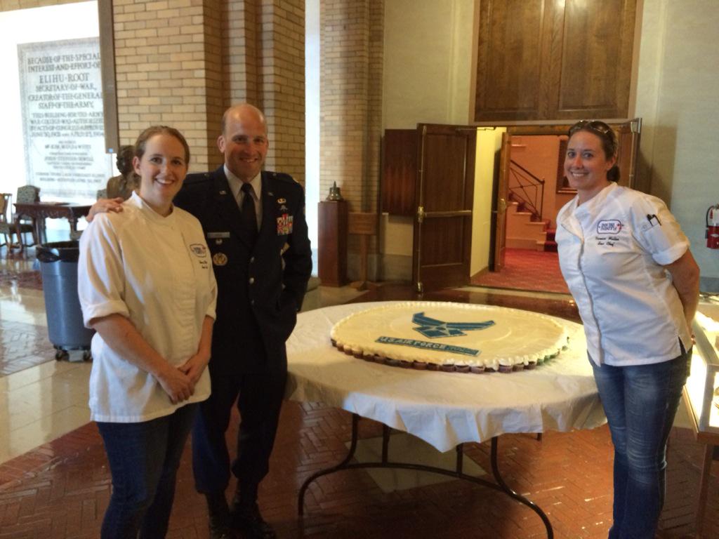 Happy birthday @usairforce! @FortMcNair #KneadToServe #BakingADifference