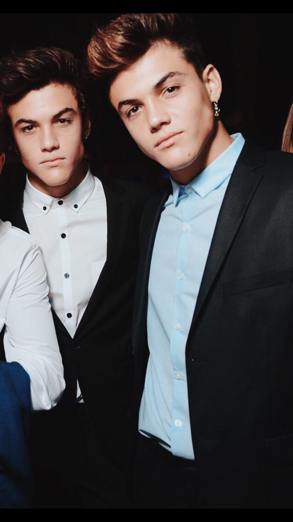 EthanDolan's tweet photo. Brothers I suppose. Twin ones http://t.co/GamJ2gwwNT