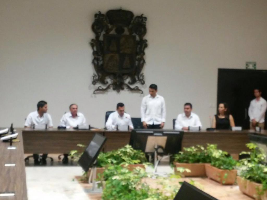 UCSCampeche's tweet photo. Designa el Consejo de Administración de la Apicam, a Alejandro Manzanilla Casanova como Dir. General del organismo http://t.co/Qc1gG83btO