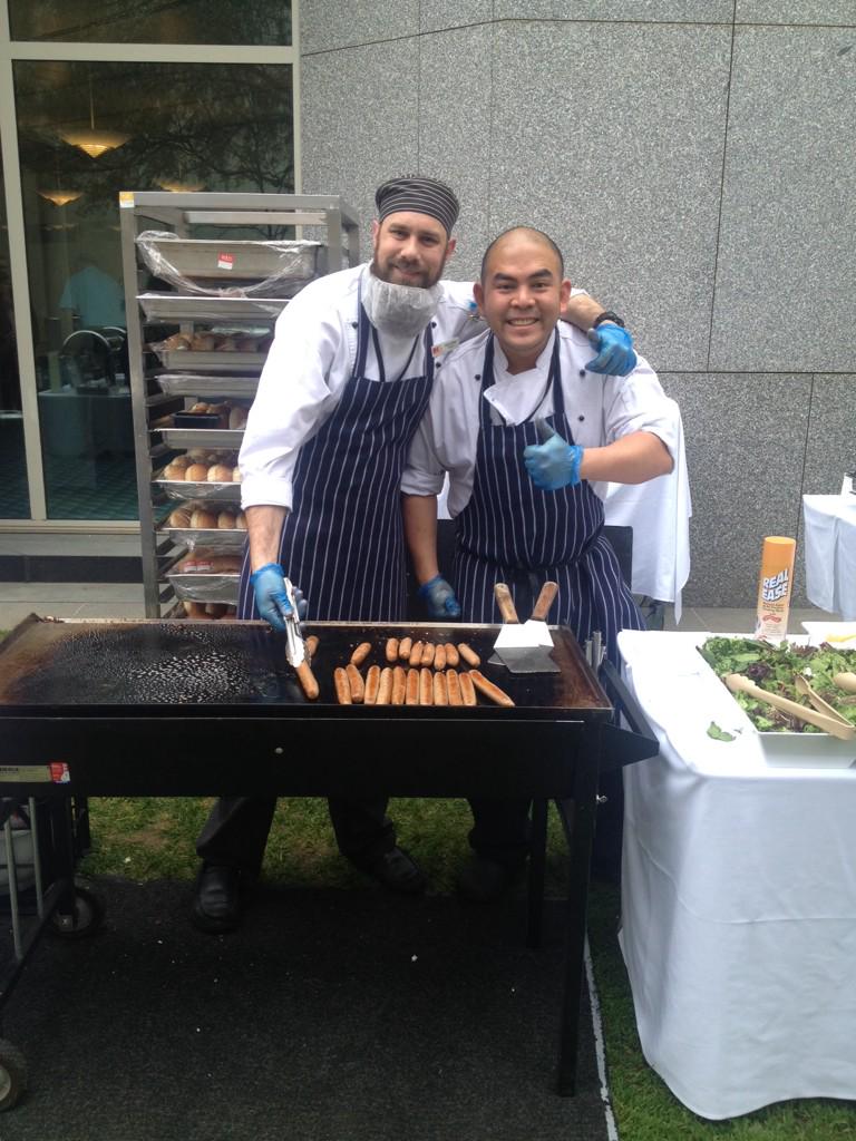 jacqueline_who's tweet photo. Our glorious Australian democracy: a sausage sizzle at Parliament House. @AboutTheHouse @AuSenate #APHOpenDay http://t.co/ewl1hVthms