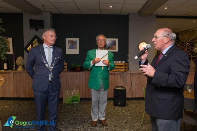 OogopDeBilt's tweet photo. Onthulling #Speikernar in @HFWitte #DeBilt door @arjengerritsen ivm opheffen… http://t.co/QvPxJtCJ4L http://t.co/HUinWmgIec