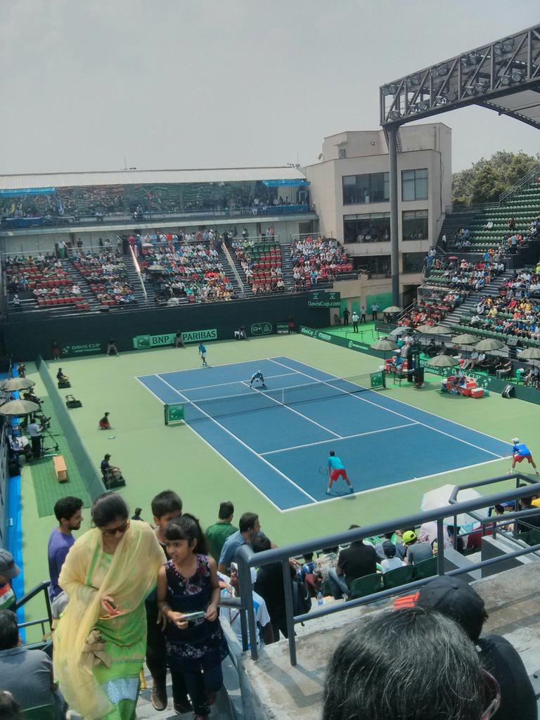 ManojB90's tweet photo. Watching #DavisCup #INDvCZE doubles rubber between @Leander, @rohanbopanna and Pavlasek-Stepanek :) http://t.co/rurFT2m7nX