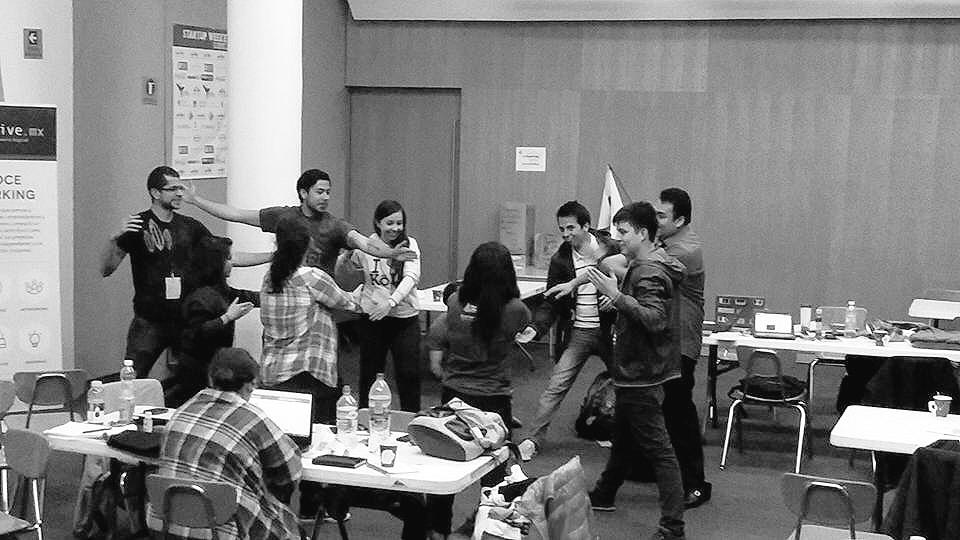 SW_EdoMex's tweet photo. Así nos divertimos a las 2am #swedomex http://t.co/7qGwTcd25P