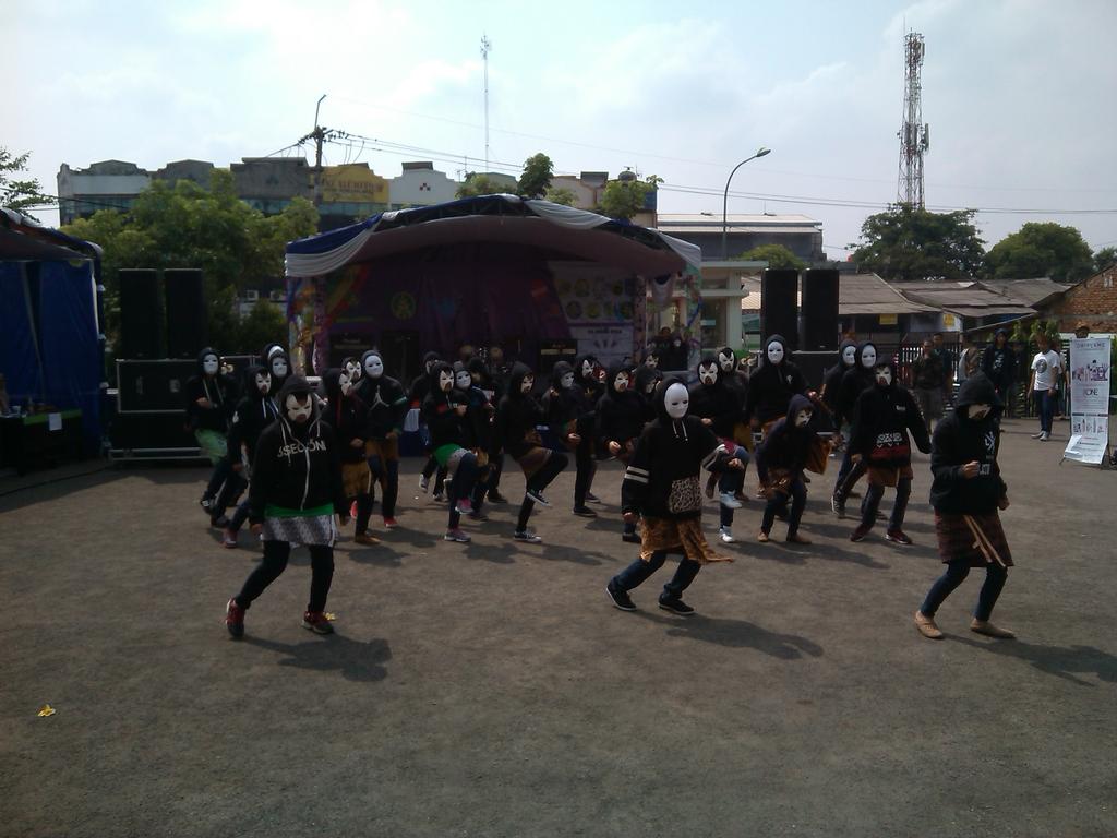 Inagurasi day Mahasiswa Baru angkatan 2015 <a href="/Official_BEMBI/">BEM Bina Insani</a> <a href="/himaaak_bi/">Hima AAK Bina Insani</a> <a href="/BinainsaniHima/">HIMA STMIK</a>