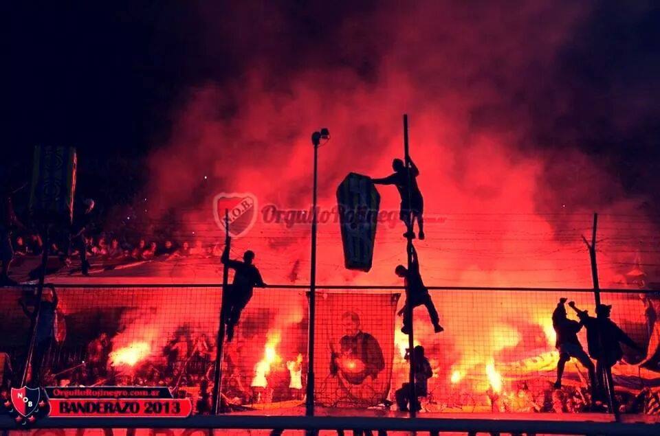 canob's tweet photo. HOY VENGO DE NUEVO Y TE VENGO A ALENTAR DE LA CABEZA♪ 🔴⚫
#HoyJuegaNewells http://t.co/l6aAk1ikYC
