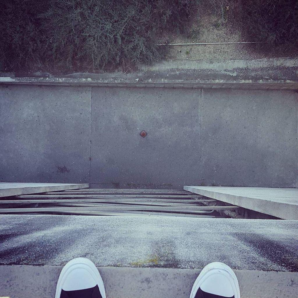 MrMGWard's tweet photo. What is he up to way down there? #badpylon #teampylon #justabitofsillinessreally http://t.co/jOILBAt0lo