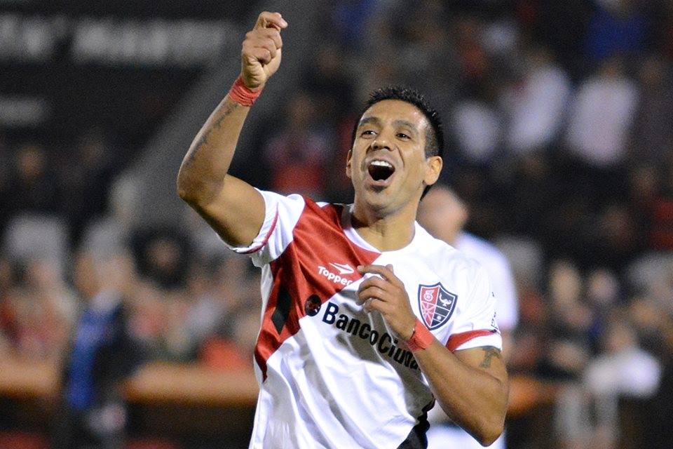 GiinaNewells74's tweet photo. #HoyJuegaNewells y vos tipo.... 🔴⚫ http://t.co/vt4xEbpZoX